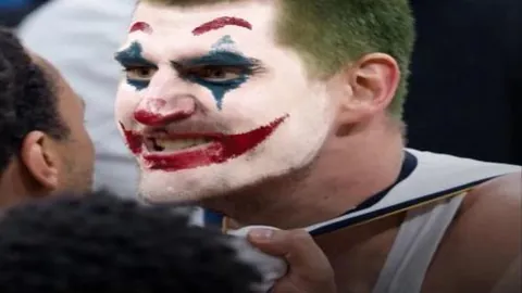 湖人与快船夜幕下激战，10笔交易风云再起！湖人2换1大动作，快船2换5掀波澜，三巨星竟意外留队！