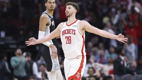 2018年曼城英超夺冠：10万球迷参与夺冠游行